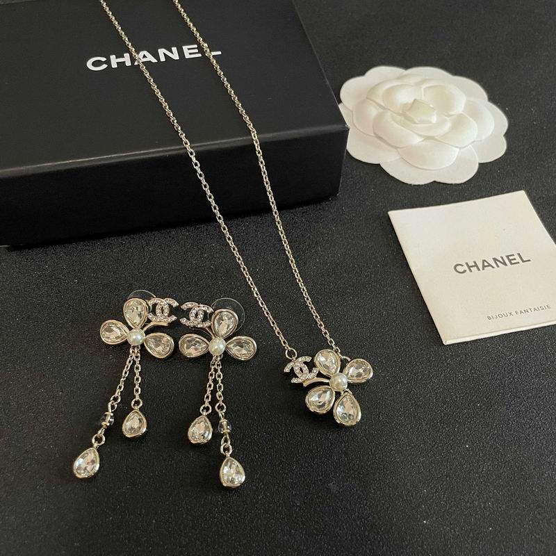 Chanel Suits 06yxs19